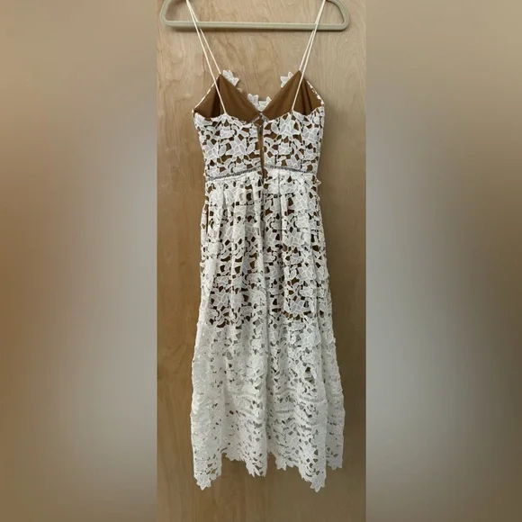 Stunning Roselani Lace Overlay Cocktail Dress. - Picture 12 of 14